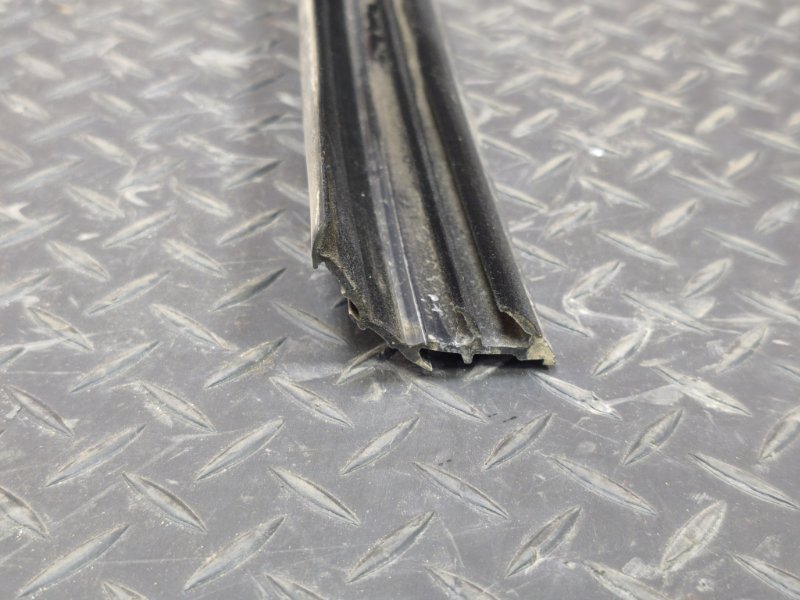 Уплотнитель рамки двери