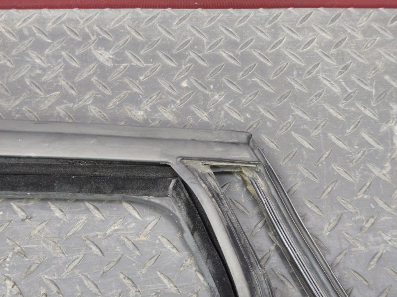 Уплотнитель рамки двери