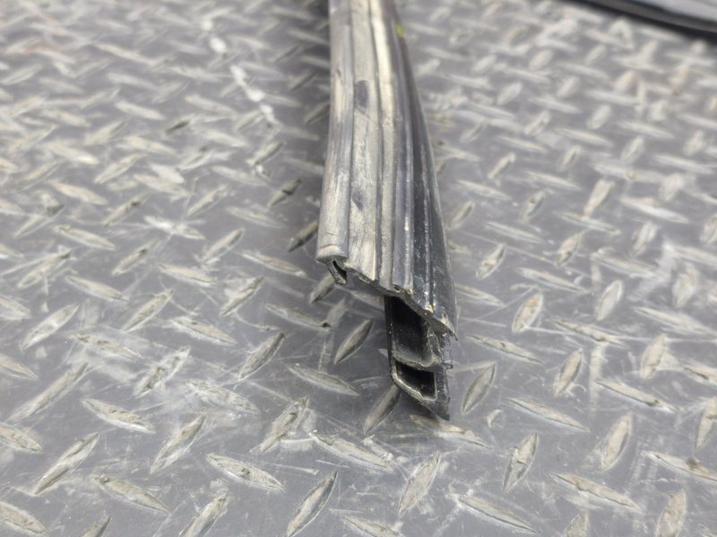 Уплотнитель рамки двери