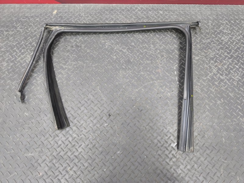 Уплотнитель рамки двери