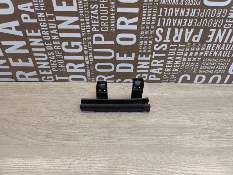 Направляющая стекла     двери