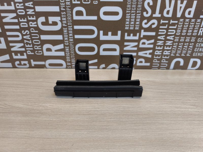 Направляющая стекла     двери