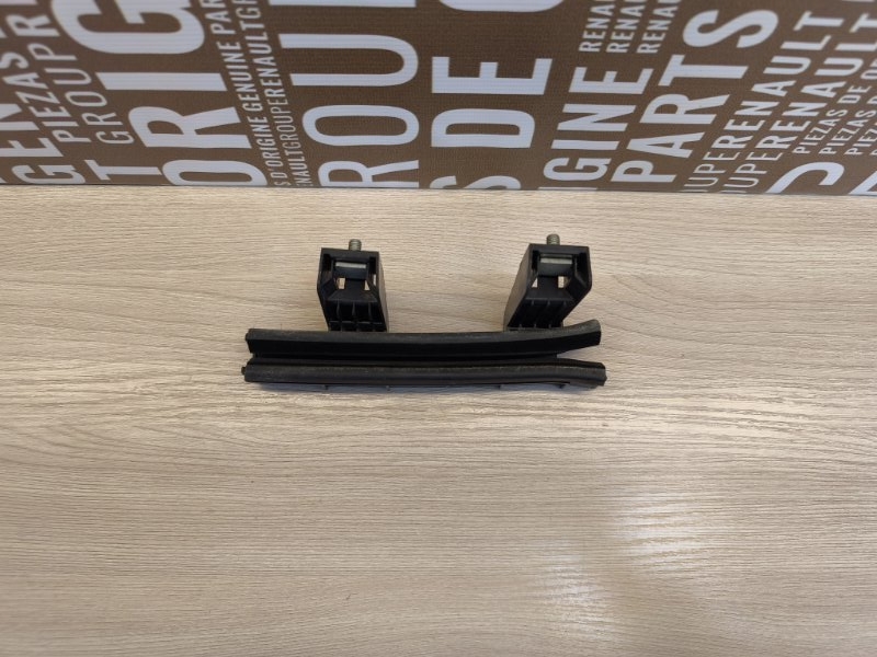 Направляющая стекла     двери