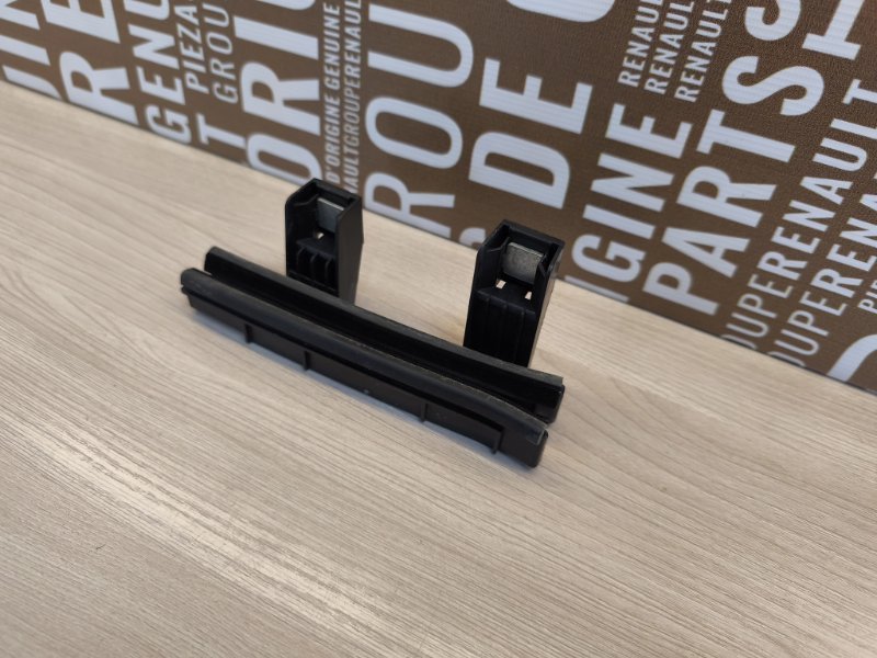 Направляющая стекла     двери