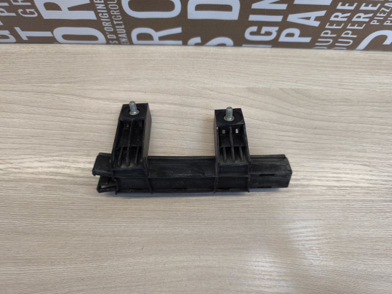 Направляющая стекла     двери