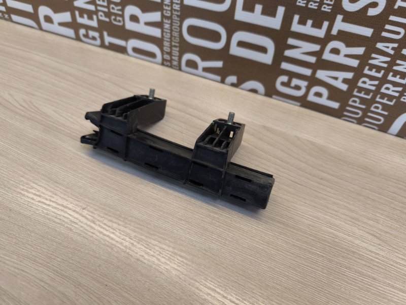 Направляющая стекла     двери