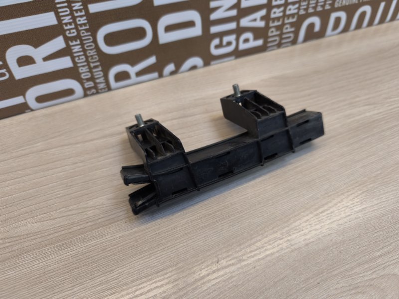 Направляющая стекла     двери