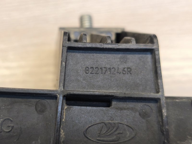 Направляющая стекла     двери