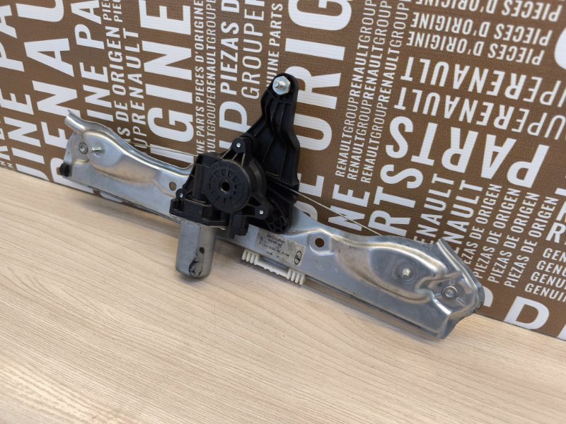 Стеклоподъемник    двери