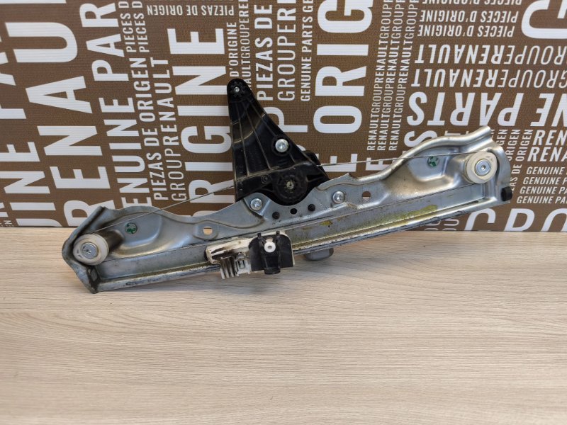 Стеклоподъемник    двери