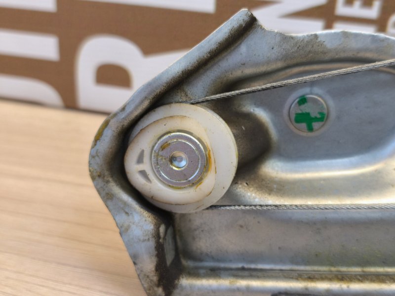 Стеклоподъемник    двери