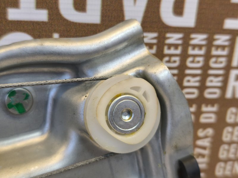 Стеклоподъемник    двери