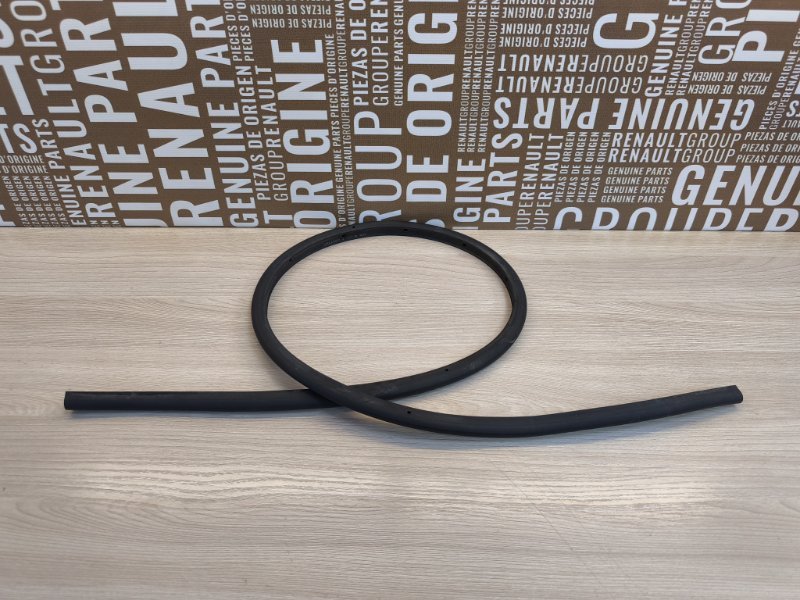 Уплотнительная резинка боковой двери