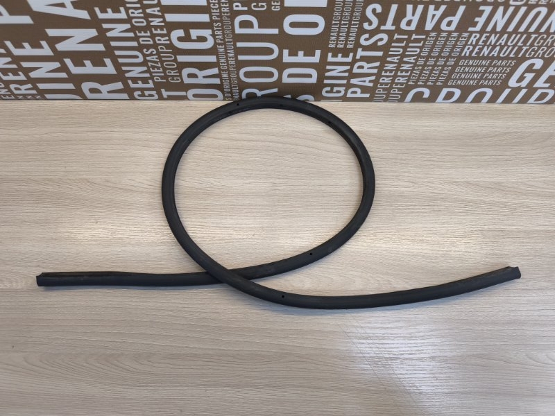 Уплотнительная резинка боковой двери