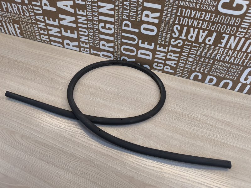 Уплотнительная резинка боковой двери