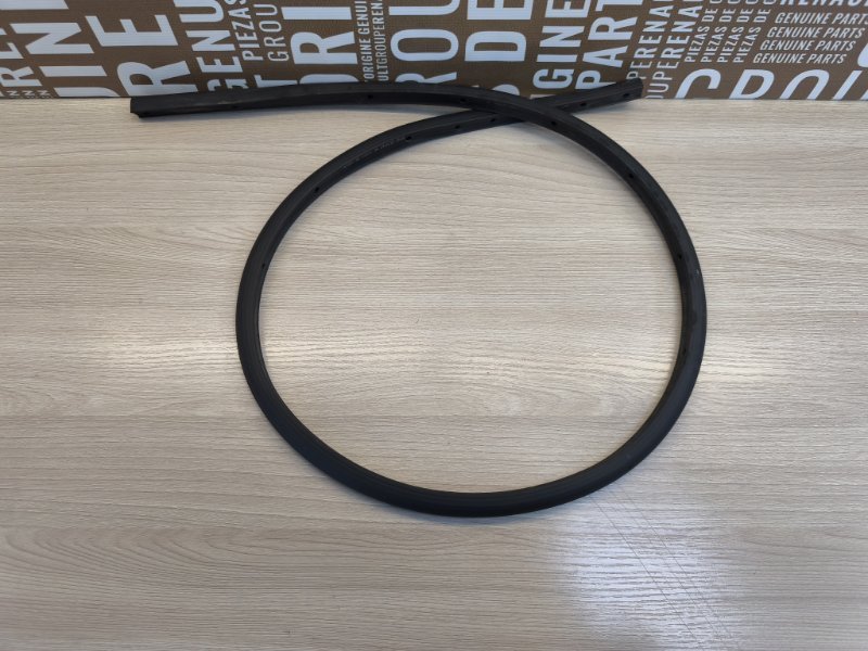 Уплотнительная резинка боковой двери