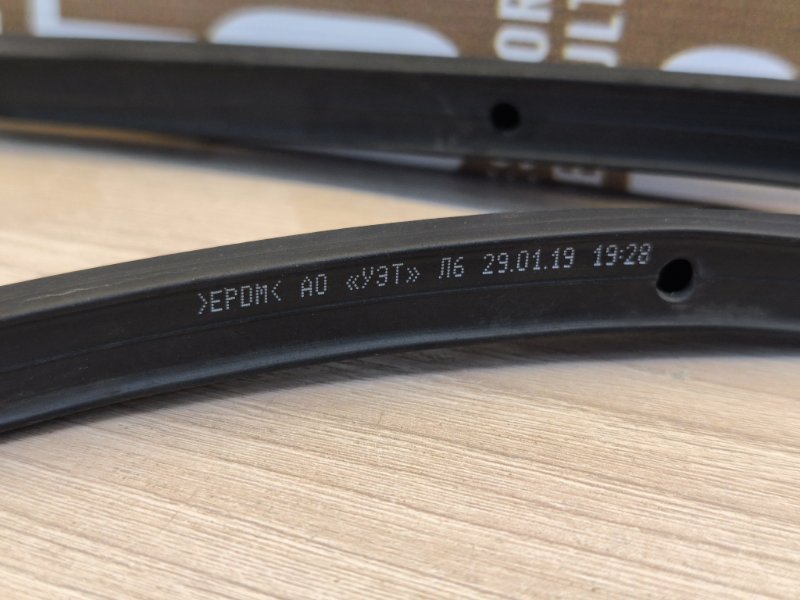 Уплотнительная резинка боковой двери