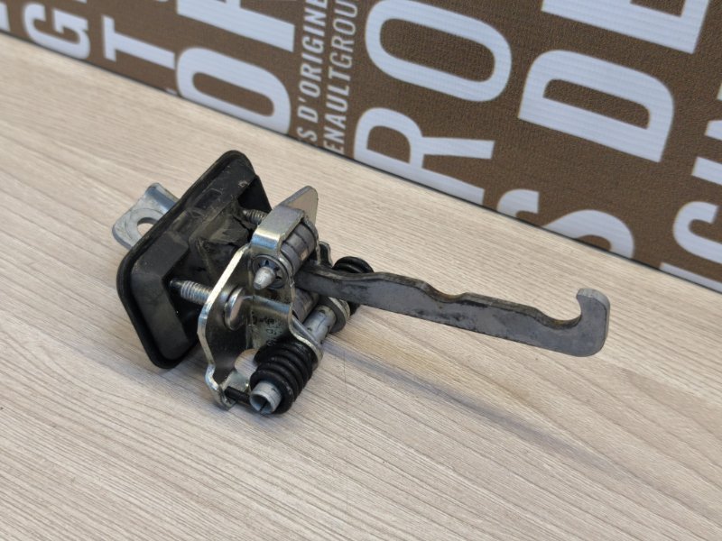 Ограничитель двери