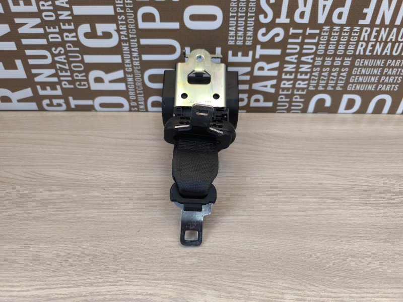 Ремень безопасности