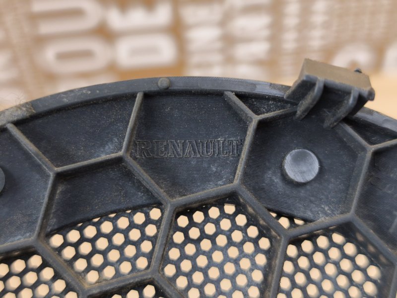 Крышка динамика