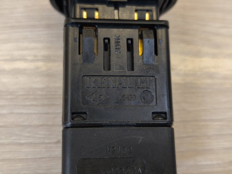 Кнопка аварийной сигнализации