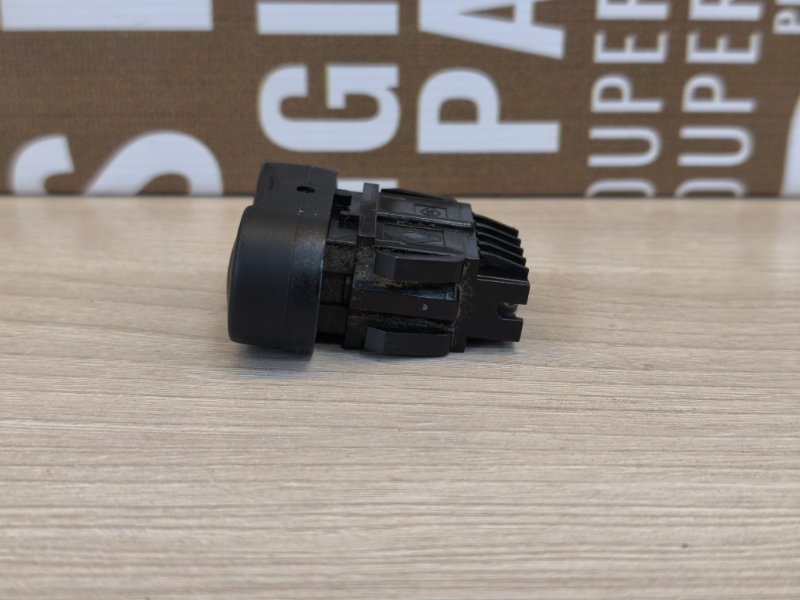 Кнопка стеклоподъемника