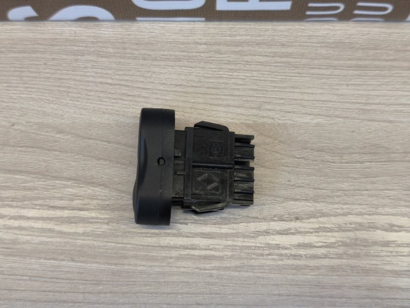 Кнопка стеклоподъемника