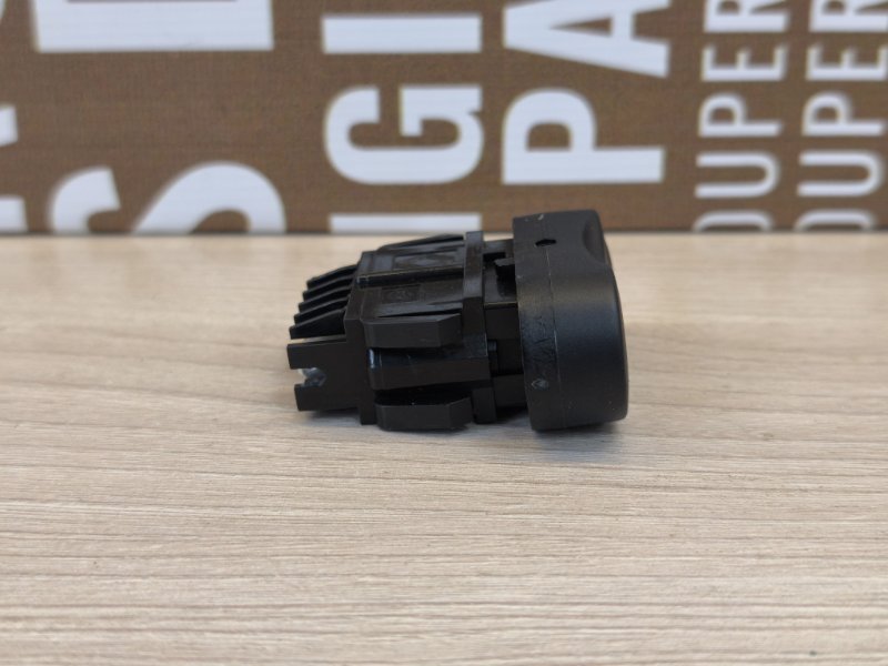 Кнопка стеклоподъемника