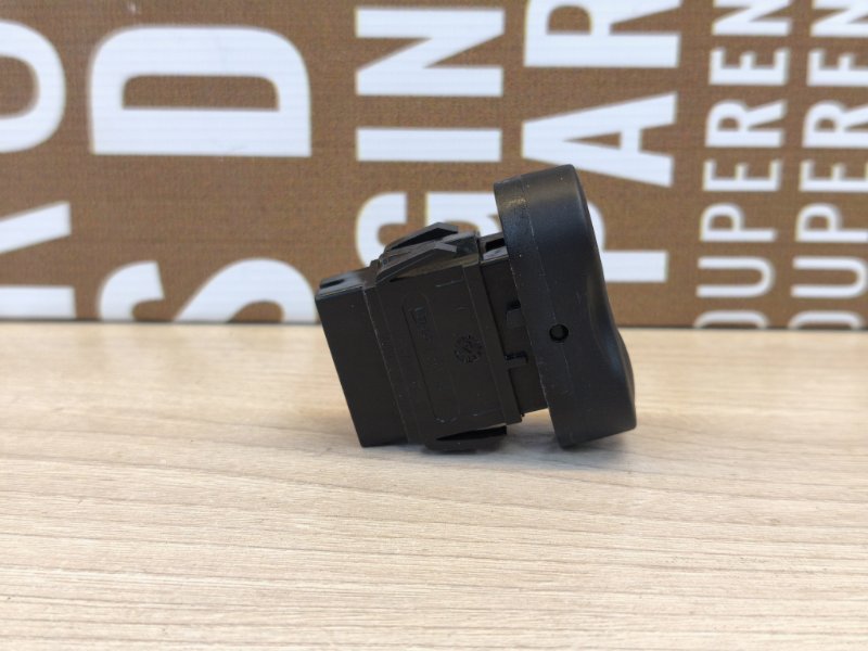 Кнопка стеклоподъемника