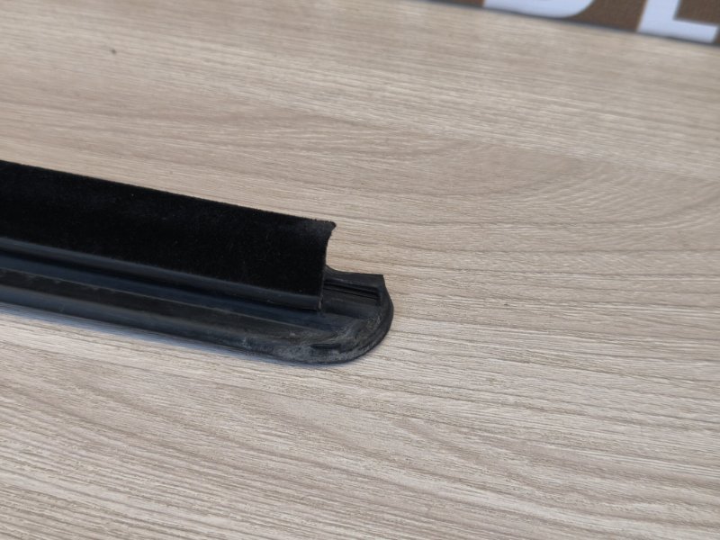 Уплотнитель стекла двери внешний