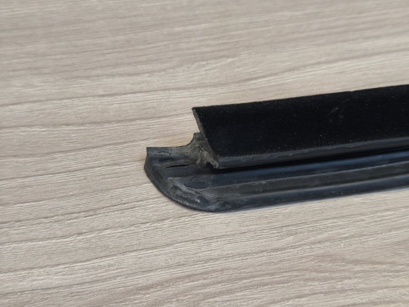 Уплотнитель стекла двери внешний