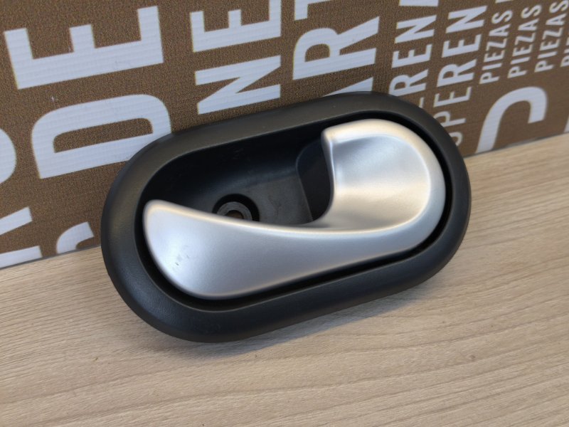 внутренняя ручка двери