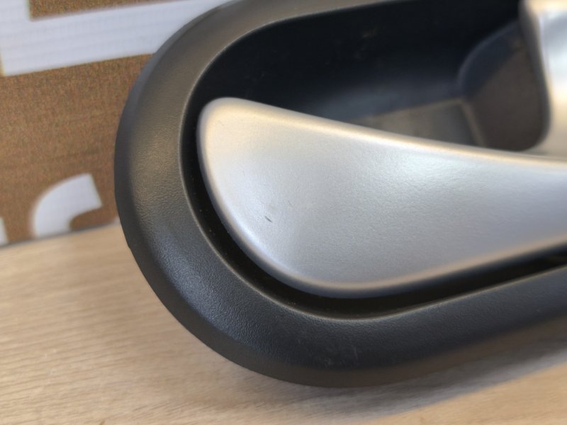 внутренняя ручка двери