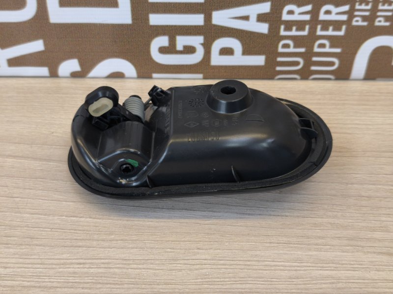 внутренняя ручка двери