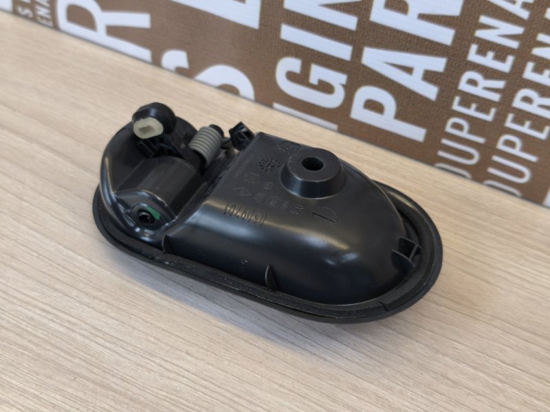 внутренняя ручка двери