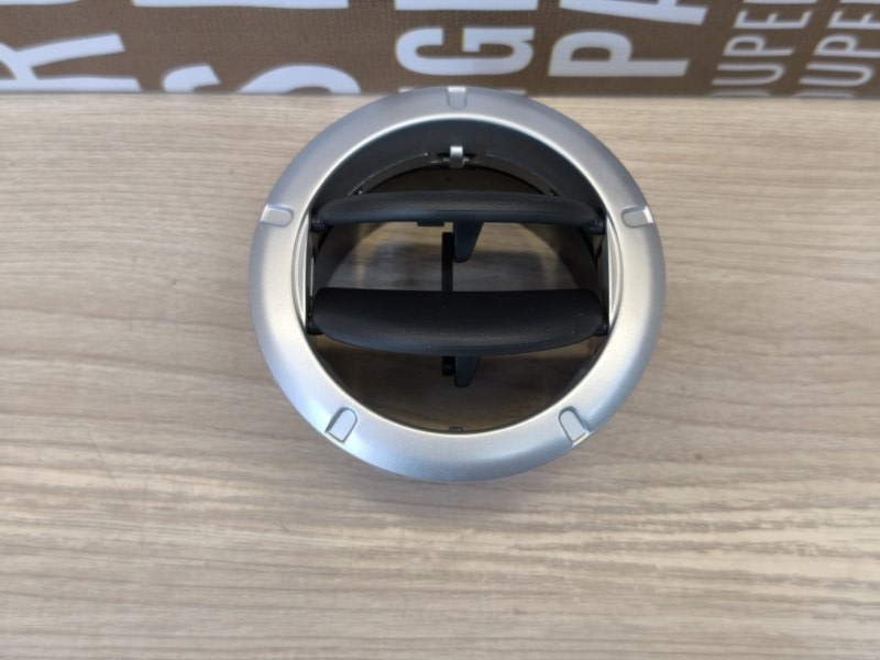 Воздушный дефлектор салона