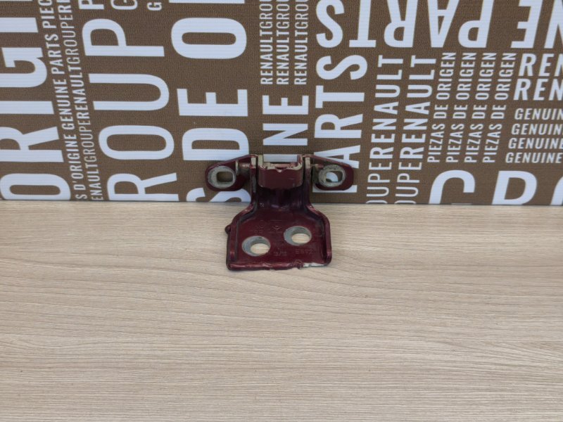 Петля двери