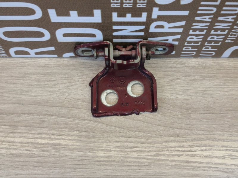 Петля двери