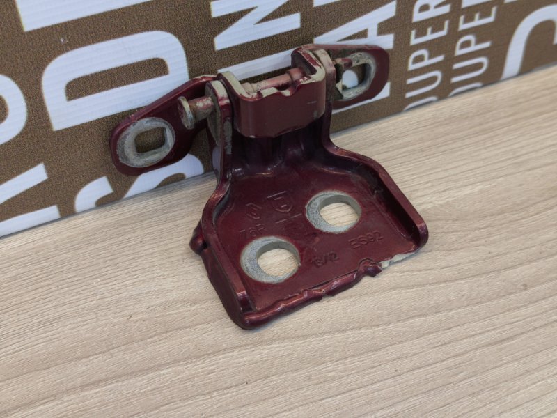 Петля двери