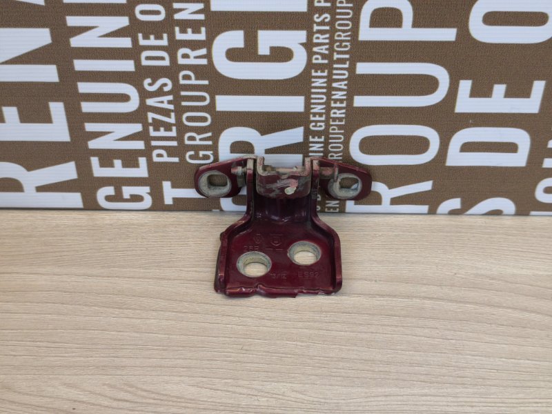 Петля двери