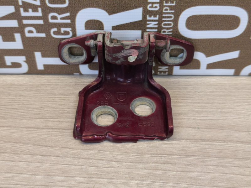 Петля двери