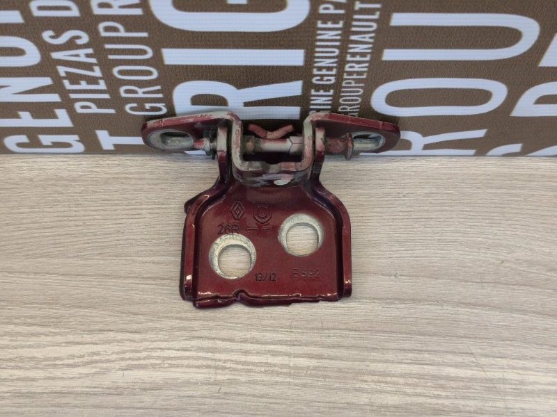 Петля двери