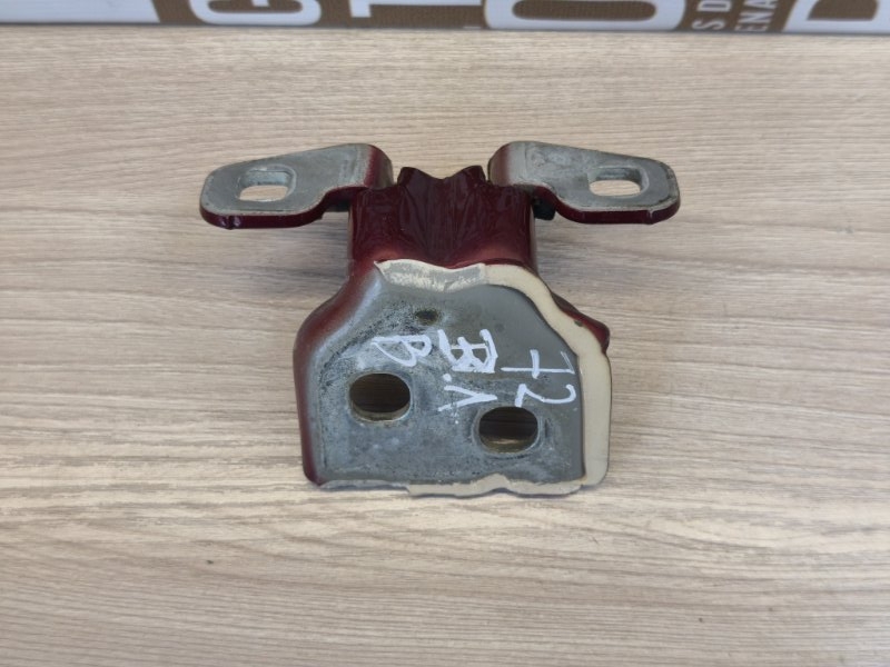 Петля двери