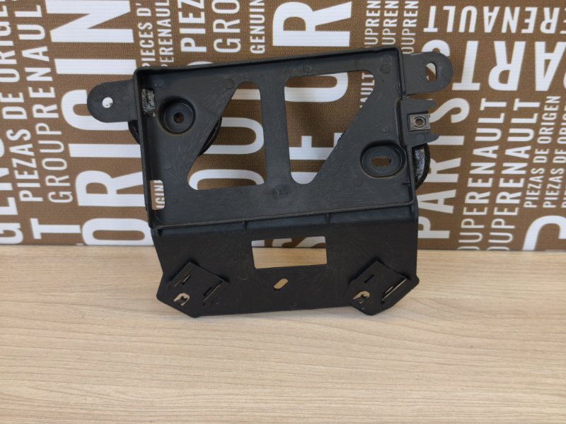 Кронштейн блока управления двигателем