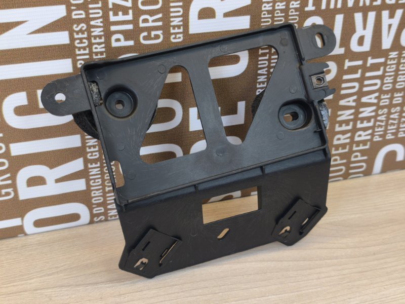 Кронштейн блока управления двигателем