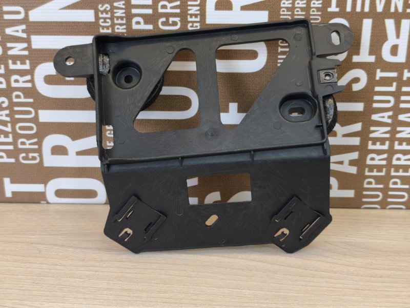 Кронштейн блока управления двигателем