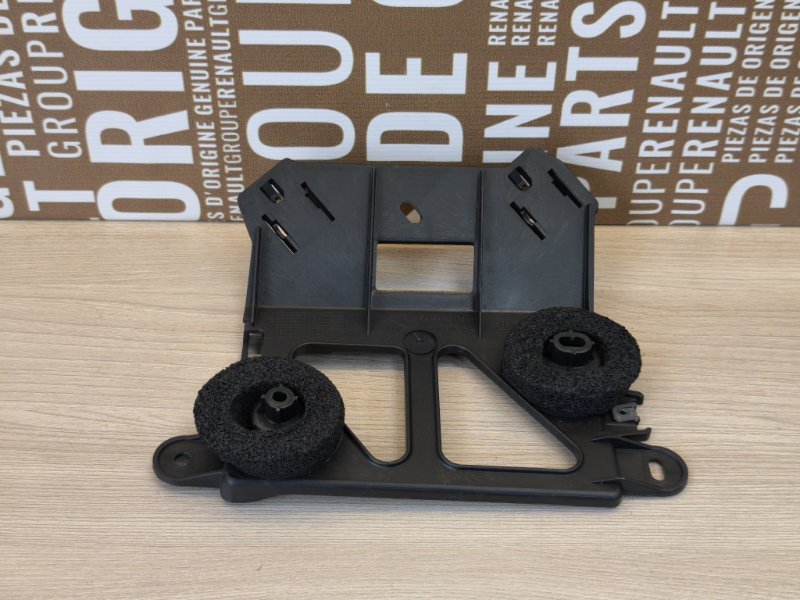 Кронштейн блока управления двигателем