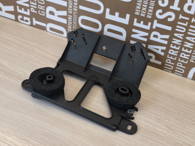 Кронштейн блока управления двигателем