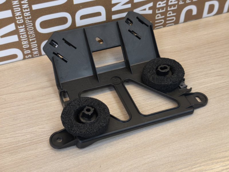 Кронштейн блока управления двигателем