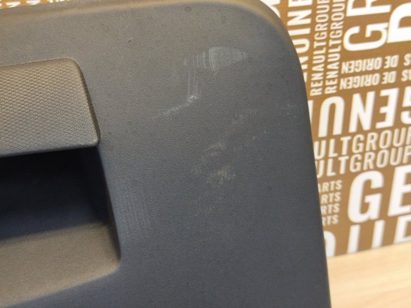 Обшивка двери багажника